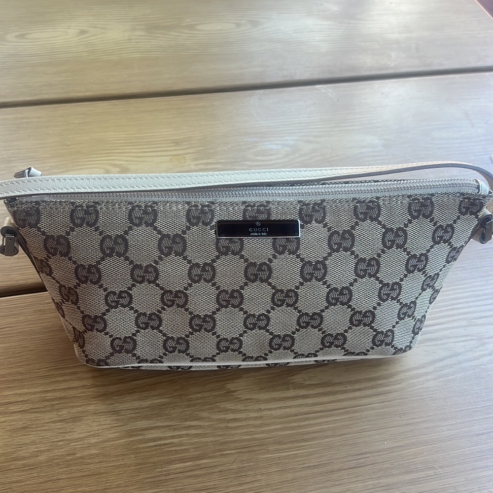 Authentic Gucci GG Canvas Classic Pochette In Classic Brown - Picture 4 of 11